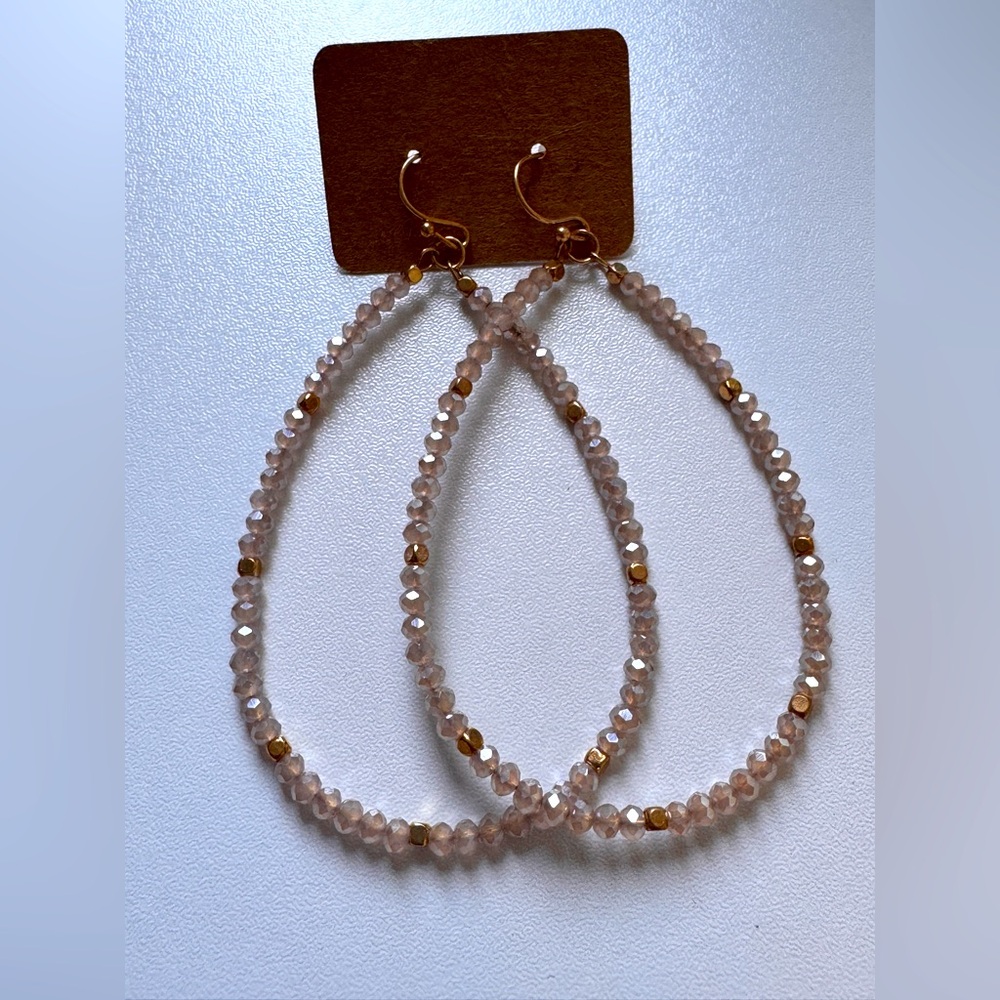 Elegant Gold and Peach-colored Beaded Hoop Earrings